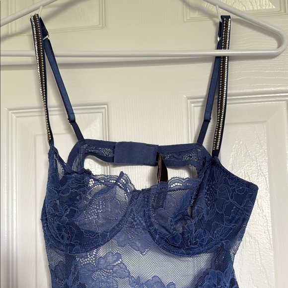 Victoria’s Secret Elegant Navy Lace lingerie with Straps - Picture 2 of 6